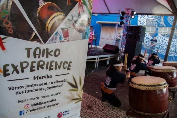 Projeto Taiko Experience realiza apresentação de tambores japoneses na Praça Maria Izabel