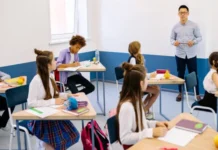 Dois costumes nas escolas japonesas que mostram o abismo entre a educação deles e a brasileira